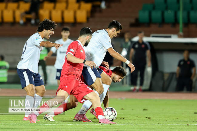 دیدار تیم های فوتبال پرسپولیس تهران و ملوان بندرانزلی