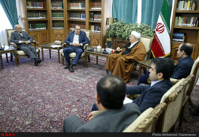 دیدار روسا و منتخبین علمی مؤسسه تحقیقات واکسن و سرم‌سازی رازی با
آیت الله هاشمی رفسنجانی