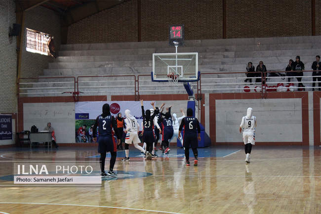 دیدار تیم های بسکتبال بانوان مولتی کافه مشهد و فولاد هرمزگان