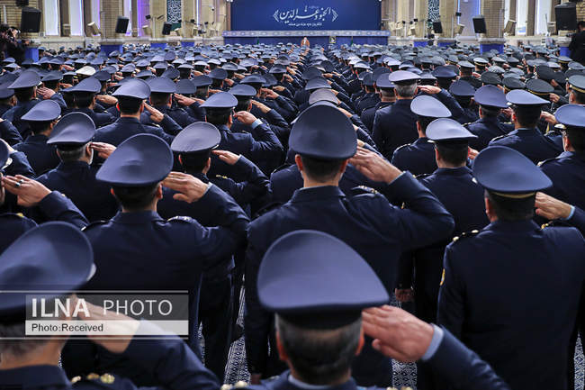 دیدار جمعی از فرماندهان نیروی هوایی و پدافند هوایی ارتش با رهبر انقل�
