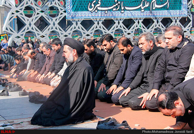 مراسم عزاداری و خیمه سوزان روز عاشورا در میدان امام حسین (ع) 