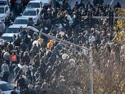بخشی از جامعه احساس بن‌بست می‌کند/ نمی‌توان با ادامه سیاست‌های موجود، انتظار تحمل و سکوت داشت