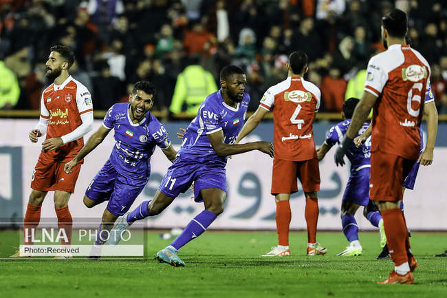 دیدار تیمهای فوتبال استقلال تهران و پرسپولیس تهران