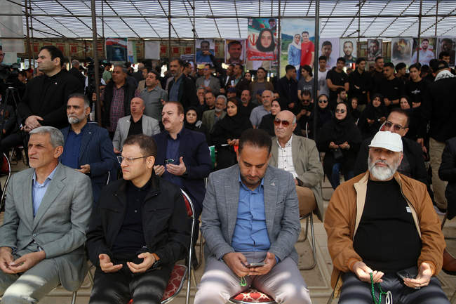 تجلیل از خانواده های شهدای ورزشکار جنگ رمضان با حضور وزیر ورزش و جوان