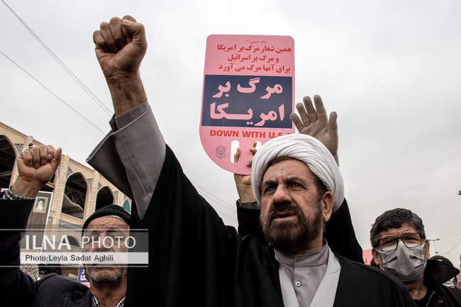 راهپیمایی نمازگزاران در اقدام توهین آمیز نشریه فرانسوی