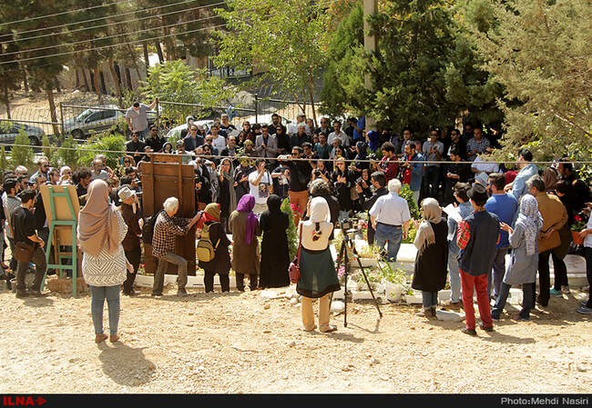 گردهمایی سینماگران بر مزار عباس کیارستمی