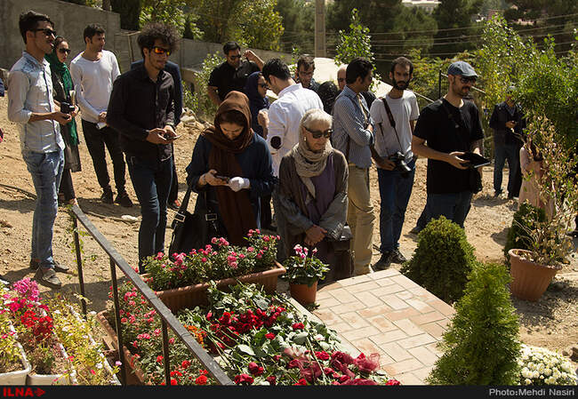 گردهمایی سینماگران بر مزار عباس کیارستمی