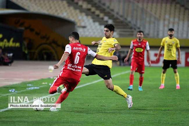 تساوی تیم فوتبال سپاهان اصفهان و پرسپولیس تهران 