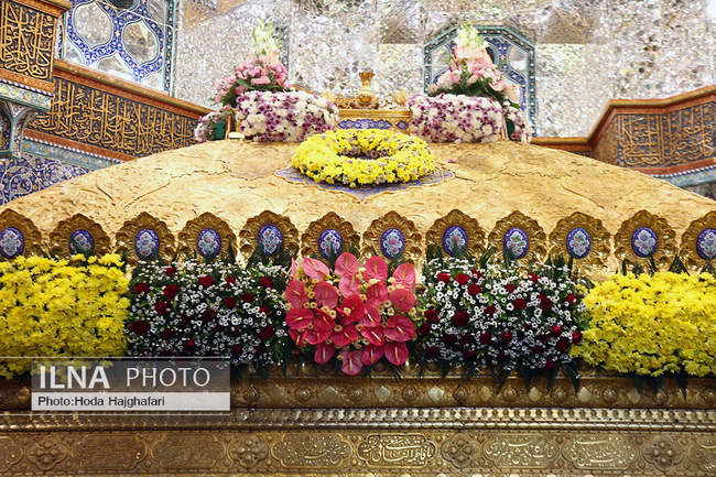 گل آرایی ضریح مطهر حضرت فاطمه معصومه 