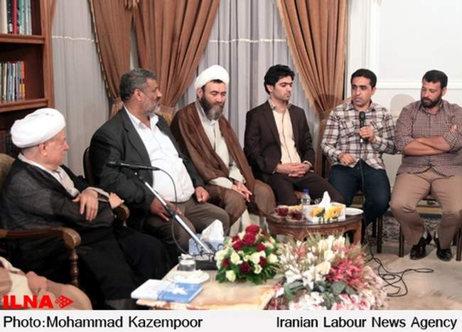 اعضای ستاد برگزاری یادواره‌های شهدای یزدل با آیت الله هاشمی