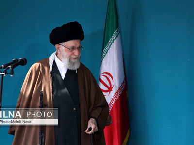 غبارروبی مضجع مطهر حضرت امام رضا علیه‌السلام با حضور رهبر انقلاب 
