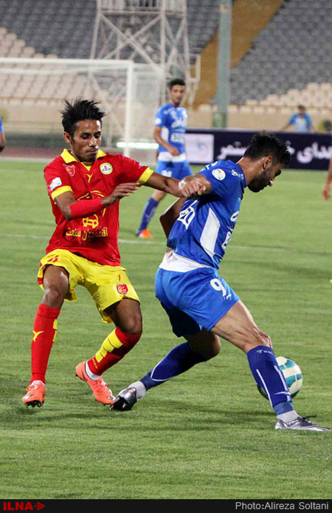 دیدار تیم های استقلال و نفت تهران