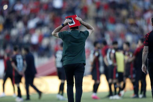 سنگ باران در ورزشگاه یادگار