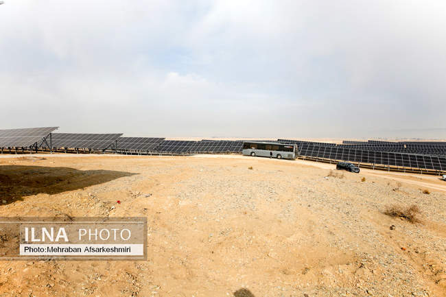 بازدید اصحاب رسانه از نیروگاه خورشیدی