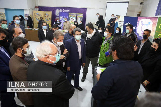 بازدید علی ربیعی از مرکز کارآفرینی جمعیت طلوع بی نشان ها