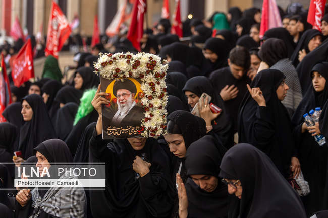 اقامه نماز بر پیکر رهبر شهید انقلاب در مصلای تهران/ 8