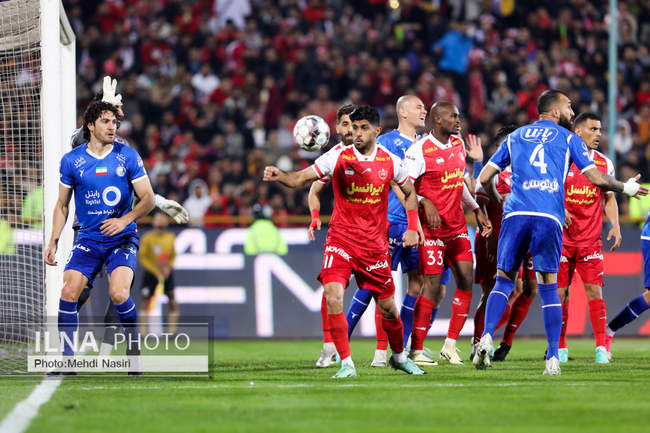 دیدار تیمهای فوتبال استقلال تهران و پرسپولیس تهران