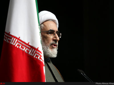 اعتماد ملی به هیچ وجه خود را خارج از نظام نمی‌داند 