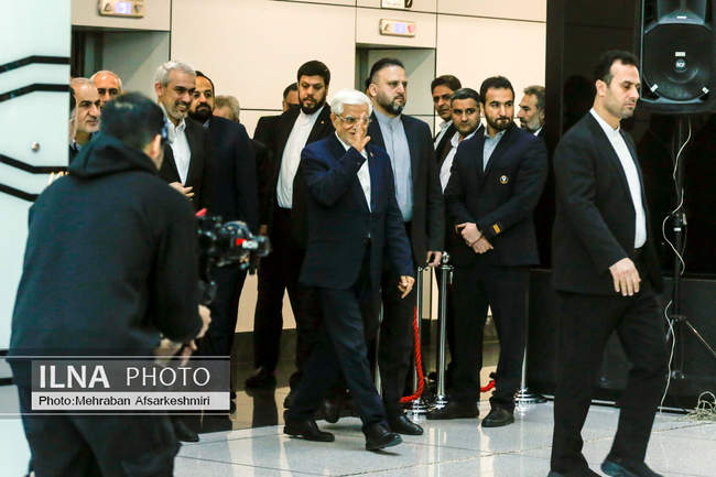 آیین نواختن زنگ آغاز معاملات