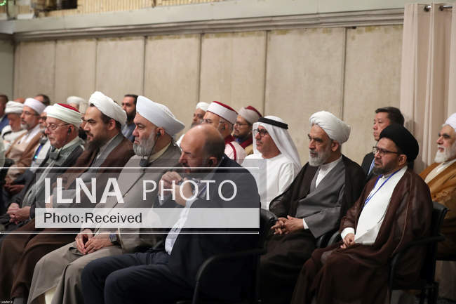 دیدار جمعی از مردم، مسئولان و مهمانان کنفرانس وحدت اسلامی با مقام مع