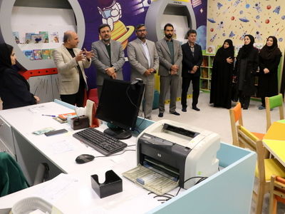 کتابخانه‌گردی در زیر باران دل‌انگیز شیراز / نبض فرهنگ شهر در دستان کتابخانه‌های عمومی است