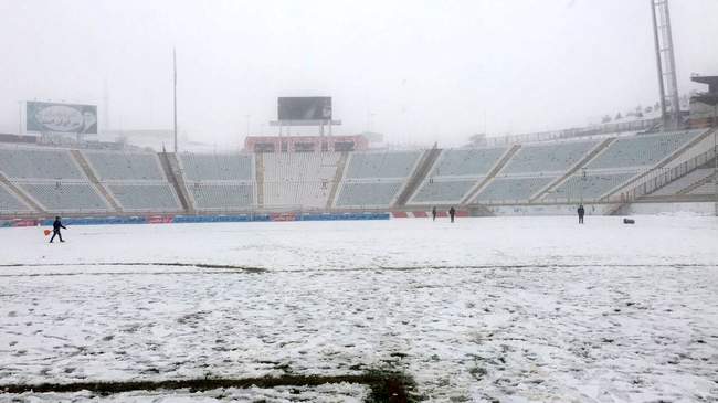 گزارش تصویری: برف سنگین بازی تراکتور و سپاهان را لغو کرد