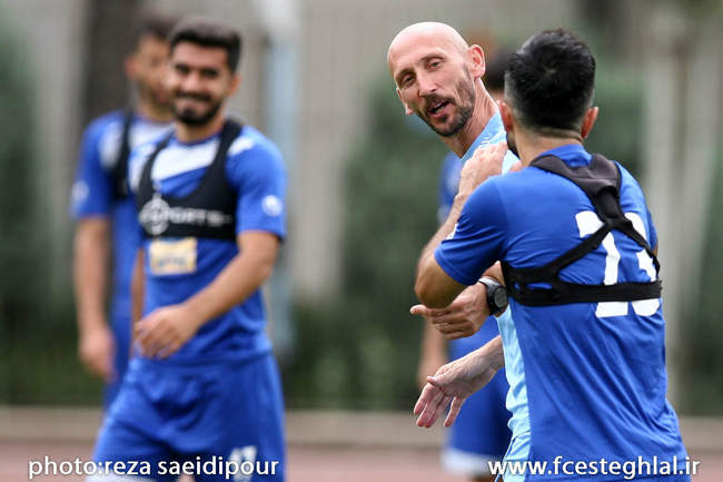 گزارش تصویری: تمرین استقلال با تولد زرینچه و پا به توپ شدن استراماچون