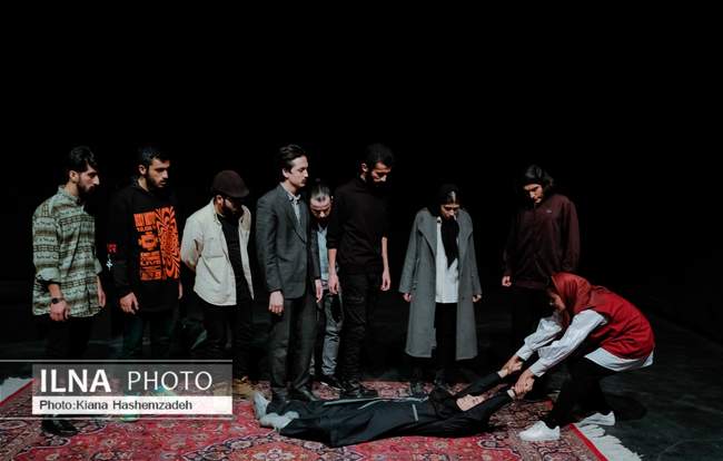 نهنگ درمشهد به روی صحنه رفت 