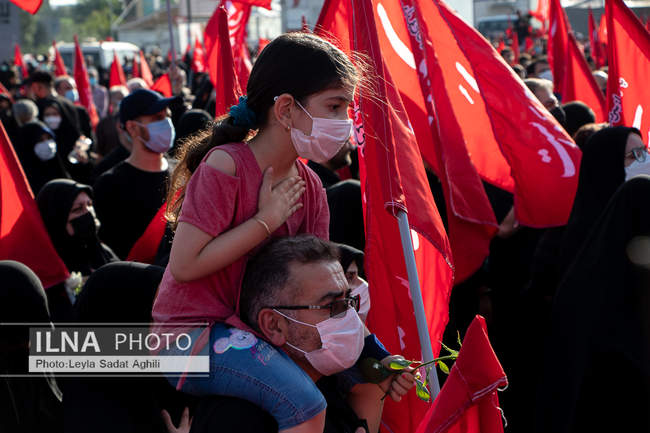 آیین تشییع شهدای مدافع حرم در میدان امام حسین (ع)