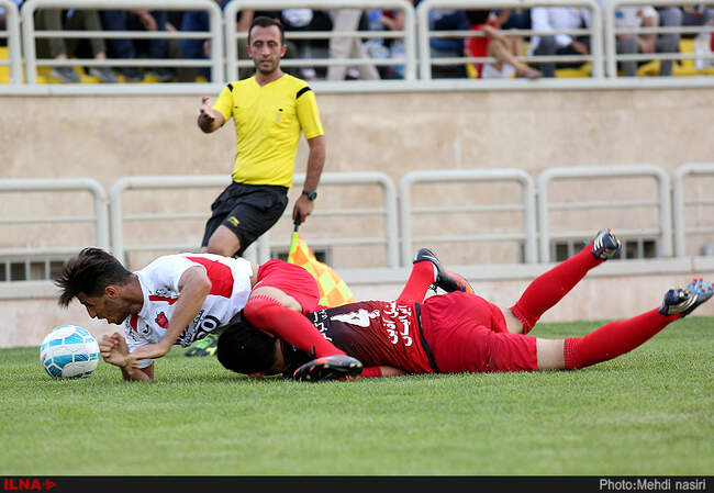 دیدار دوستانه تیم‌های فوتبال بزرگسالان پرسپولیس و تیم امید این باشگاه