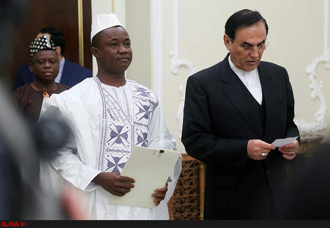 تقدیم استوارنامه سفیران 6 کشور به رئیس جمهوری