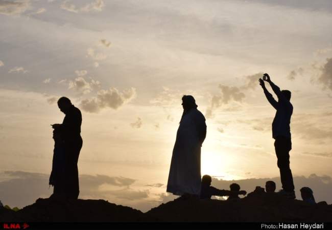 خوزستانی ها دست در دست هم در عین ۲ اهواز به مقابله با هجوم  سیل 