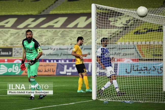 پیروزی کم رنگ  تیم سپاهان برابر  تیم هوادار 