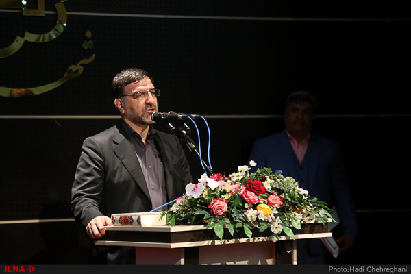 یکبار حقوق نمایندگان مجلس دیر شد؛ همه گوشی به دست در حال شکایت بودند/ کارگران انقلابیتر از مسئولاناند