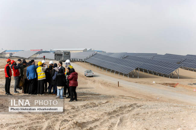 بازدید اصحاب رسانه از نیروگاه خورشیدی