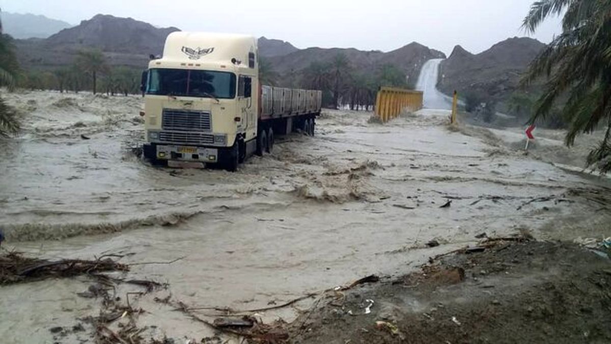 قطع راه‌های ارتباطی 23 روستای کاجو قصرقند/ امدادرسانی هلال احمر و تلاش برای بازگشایی جاده ها