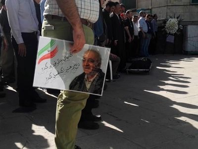 پیکر محمد بسته‌نگار از مقابل حسینه ارشاد تشییع شد + تصاویر