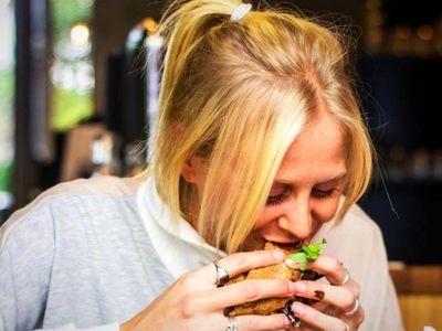 4 دلیل بسیار مهم برای جویدن غذا 