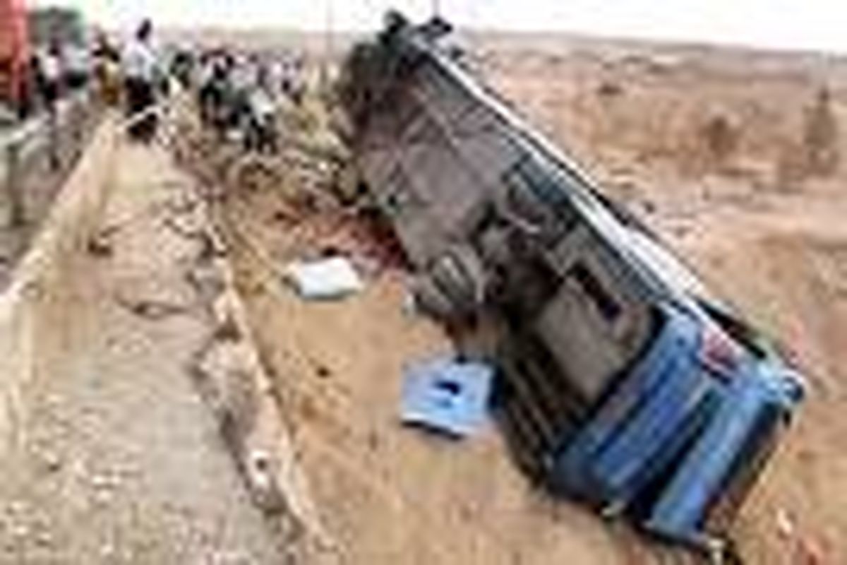 واژگونی اتوبوس اردوی دانش آموزی / 12 نفر از سرنشینان مجروح شدند 