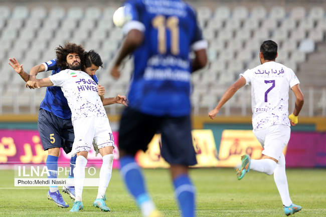 دیدار تیمهای فوتبال استقلال تهران و هوادار