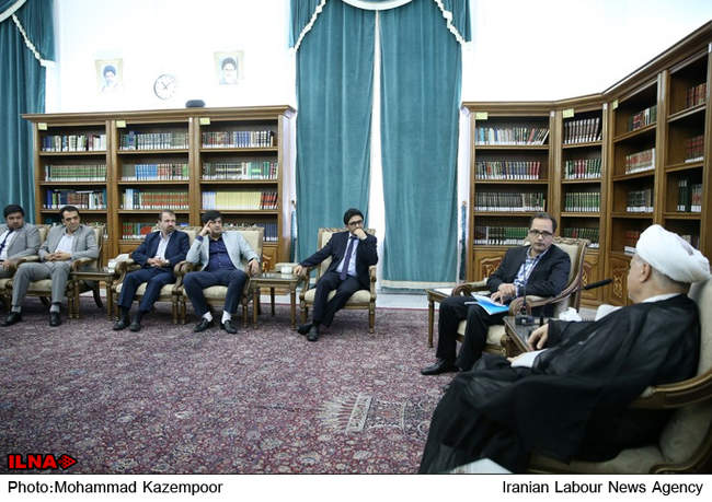 دیدار اعضای خانه صنعت، معدن و تجارت جوانان ایران با آیت الله هاشمی