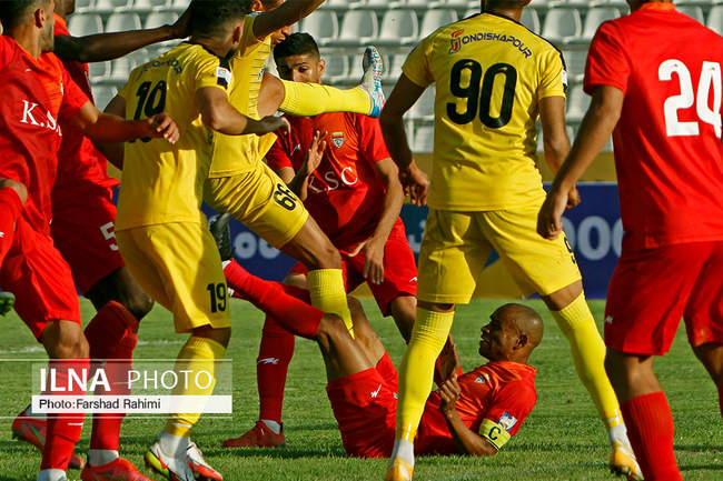 دیدار تیم های فجرشهیدسپاسی شیراز و فولادخوزستان