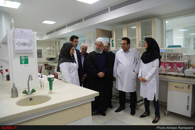 گزارش تصویری بازدید رئیس‌جمهور از شرکت داروسازی تهران شیمی