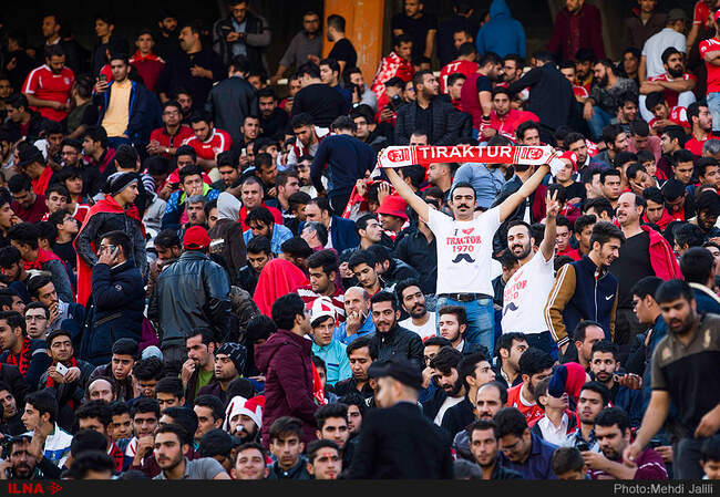 دیدار تیم های فوتبال تراکتورسازی تبریزی و پارس جنوبی جم