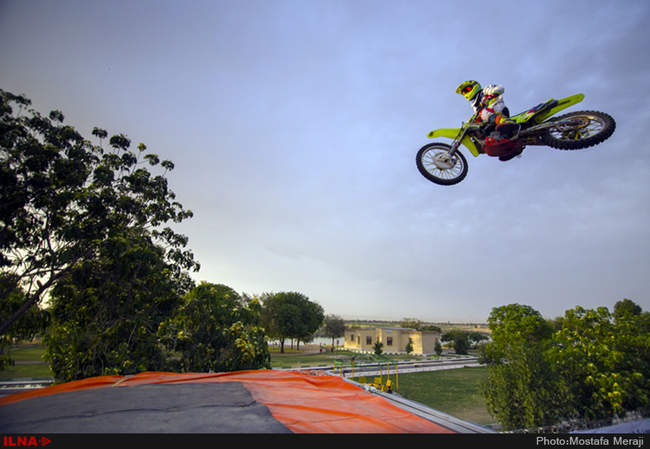 اجرای حرکات نمایشی تاپ رایدر در پارک دولت شهر دزفول