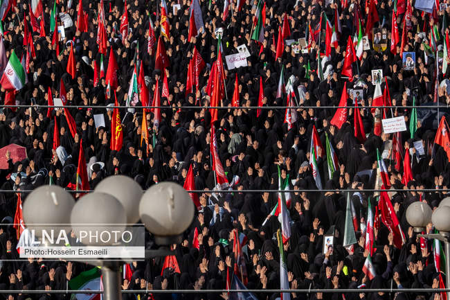 اقامه نماز بر پیکر رهبر شهید انقلاب در مصلای تهران/ 8
