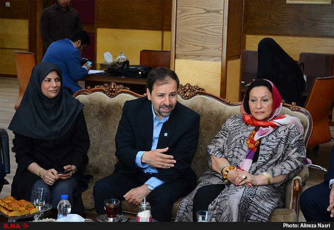 نشست استاندار قزوین با رئیس آسیا و اقیانوسیه شورای جهانی صنایع دستی