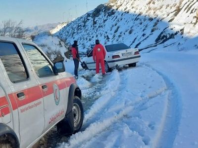 اسکان اضطراری ۱۹۷۳ نفر و رهاسازی ۴۰۵ خودرو از برف