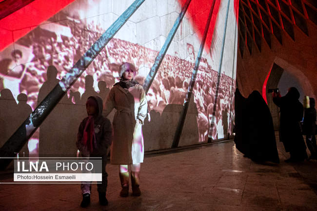 نور افشانی در شب سالگرد انقلاب
