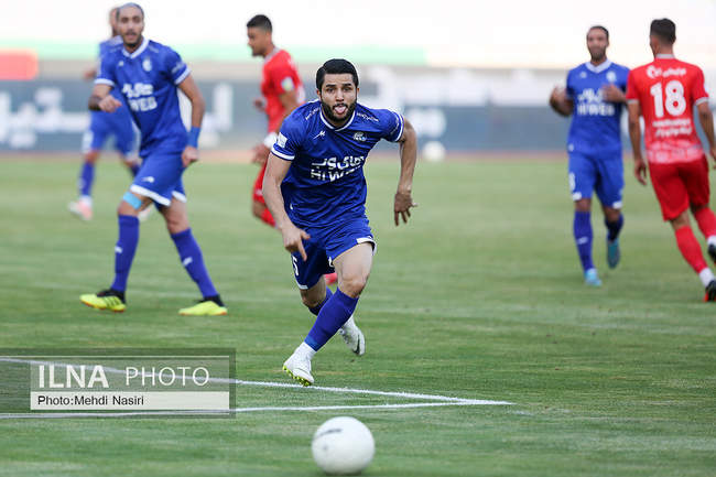 دیدار تیمهای فوتبال استقلال تهران و تراکتورسازی تبریز